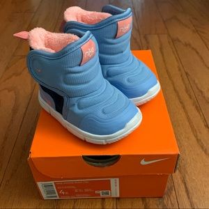 Nike toddler novice boot size 4C